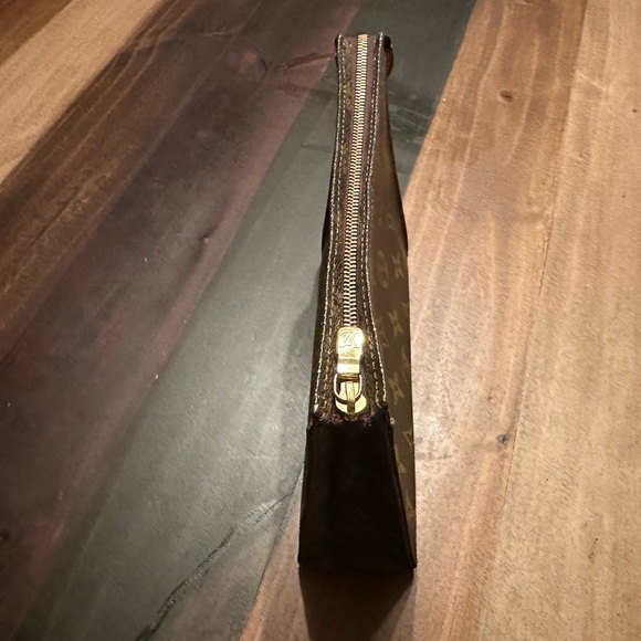 Louis Vuitton Toiletry 19 - Picture 6 of 6